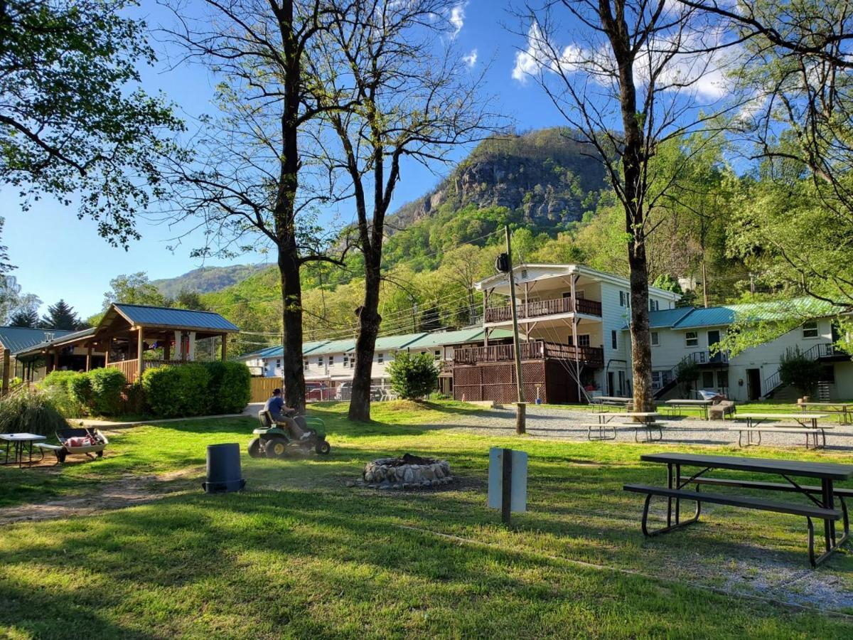 Geneva Hotel & Tiki Bar 침니 록 외부 사진