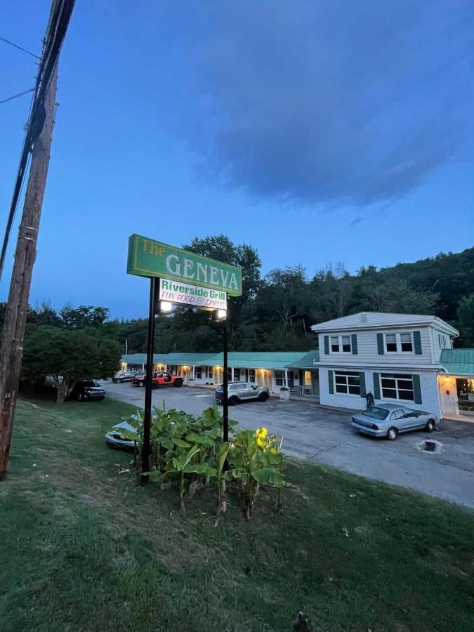Geneva Hotel & Tiki Bar 침니 록 외부 사진